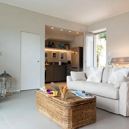 Nesos By Domusicily Holiday home Mondello
